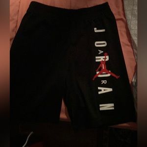 Black short jordan